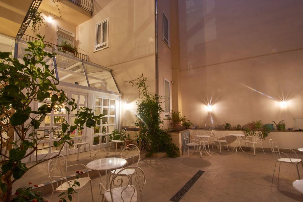 Cas'E Charming House Hotel กาแซร์ตา ภายนอก รูปภาพ