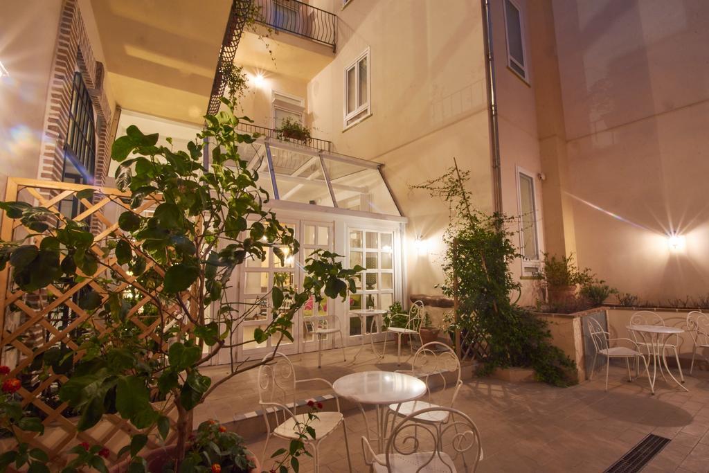 Cas'E Charming House Hotel กาแซร์ตา ภายนอก รูปภาพ