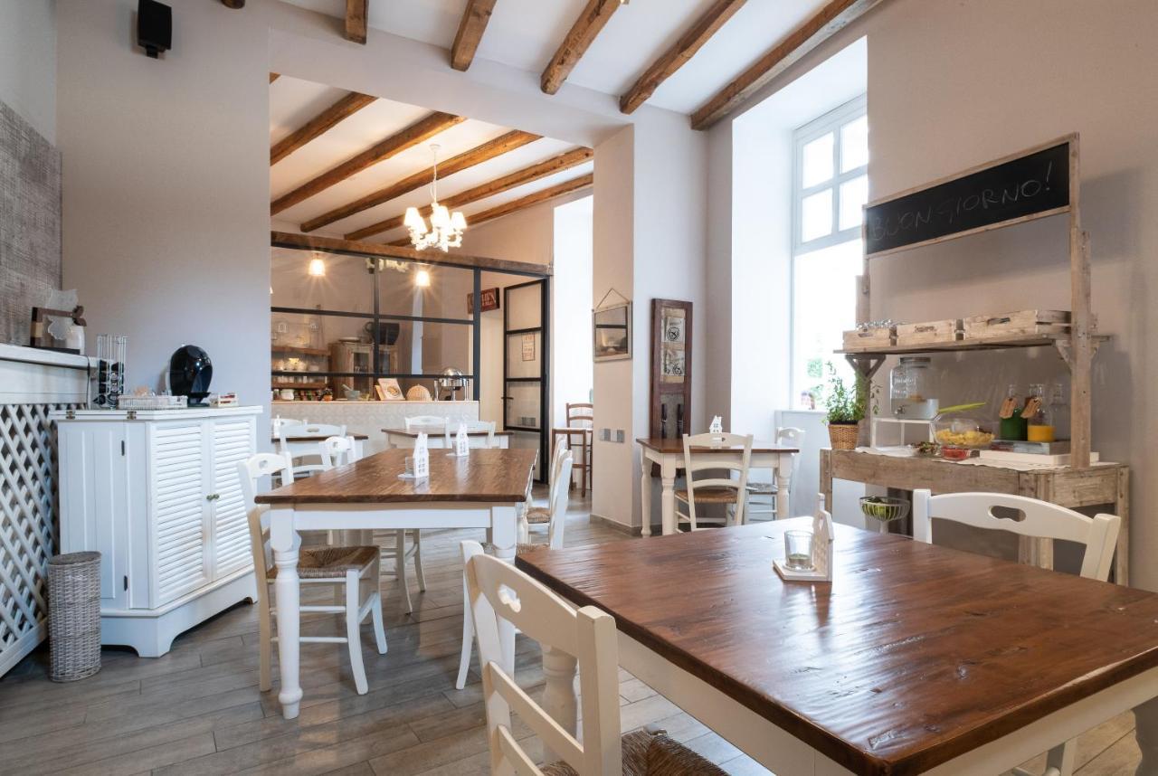 Cas'E Charming House Hotel กาแซร์ตา ภายนอก รูปภาพ