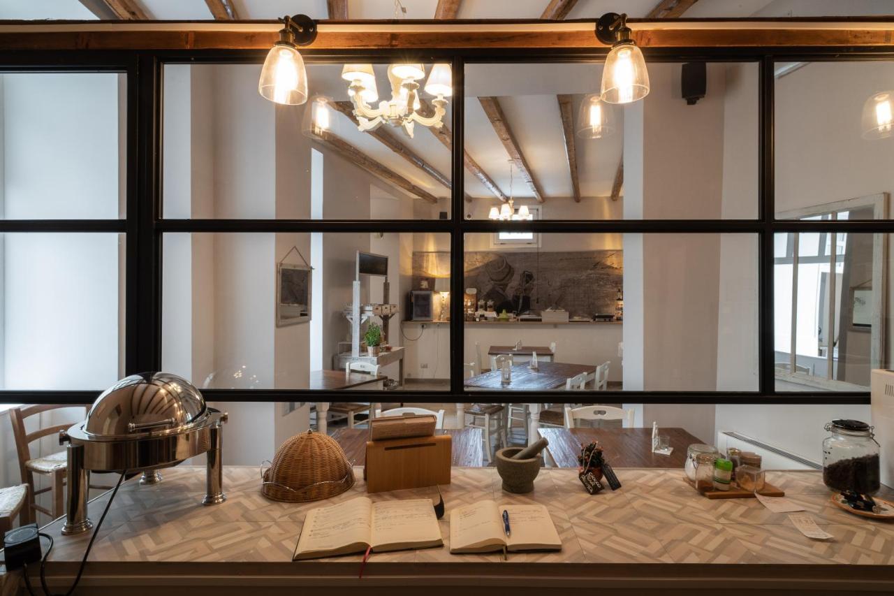 Cas'E Charming House Hotel กาแซร์ตา ภายนอก รูปภาพ