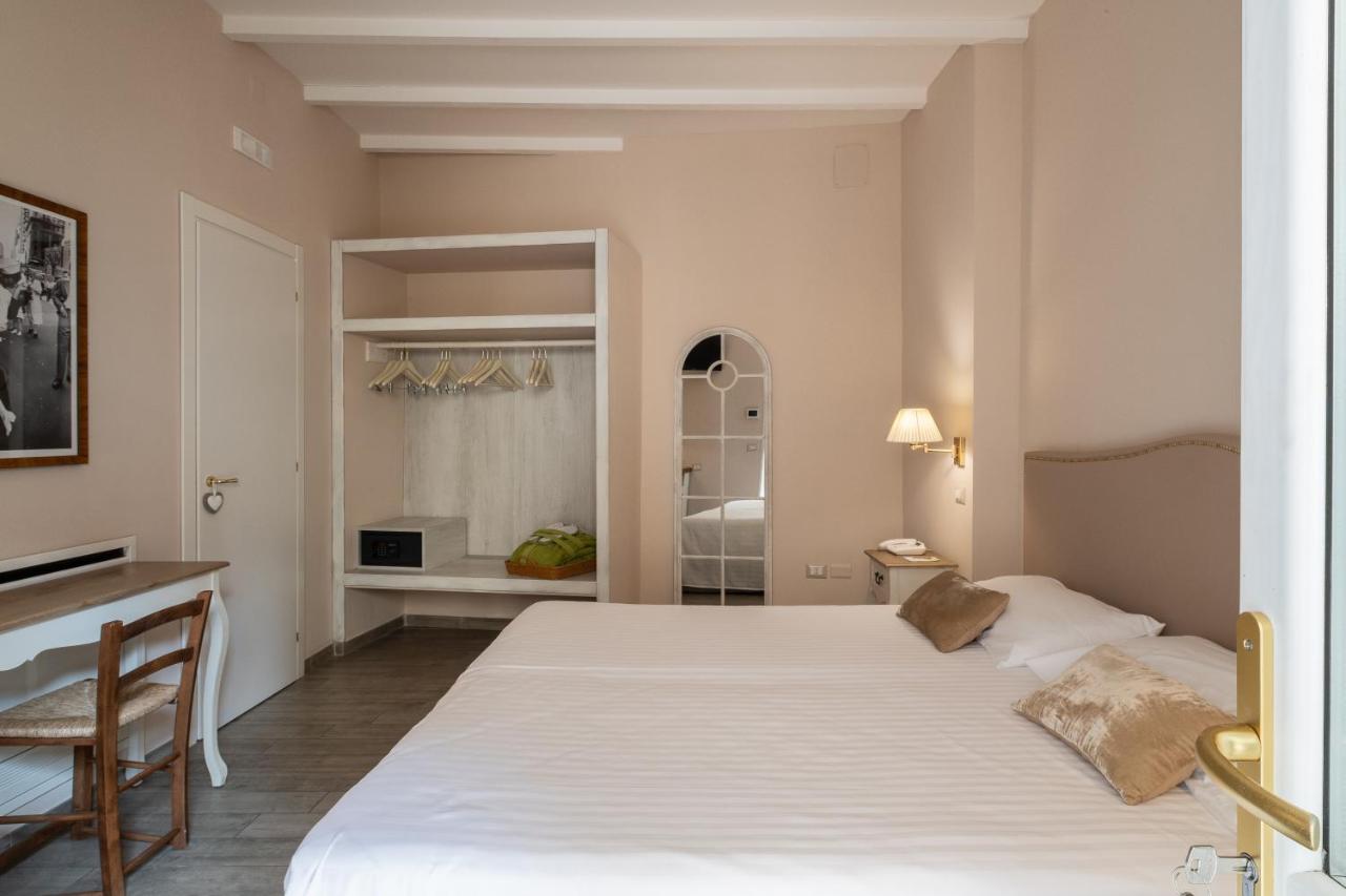 Cas'E Charming House Hotel กาแซร์ตา ภายนอก รูปภาพ
