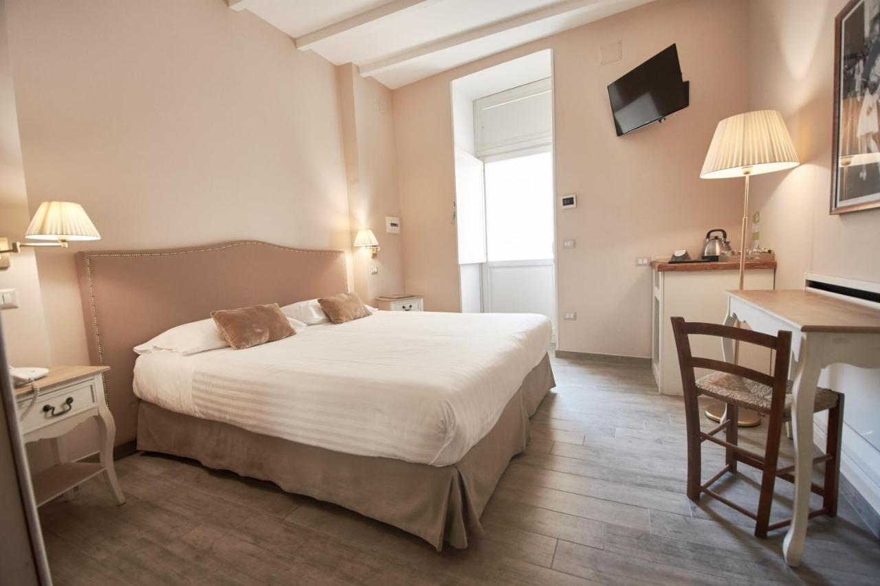 Cas'E Charming House Hotel กาแซร์ตา ภายนอก รูปภาพ